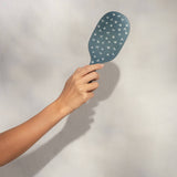 KITSCH Smooth & Polish Brush in Coastal Blue Print with soft bristles and ergonomic handle, perfect for styling and smoothing hair.