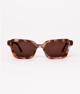 Sardine Demi Bella Vista sunglasses with rounded frames and dark lenses, stylish and fashionable eyewear by SARDINE.