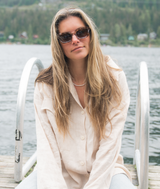 Sardine Demi Bella Vista sunglasses with round frames and dark lenses, stylish eyewear from SARDINE.